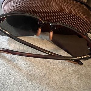 Maui Jim sport polarized glasses… gently used almost look BNW. Wore few times!